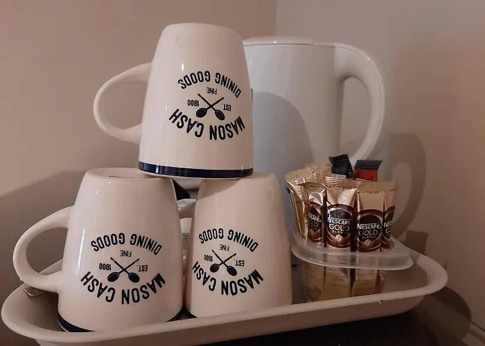 Jbs Bar & Guest בית הארחה קילקני